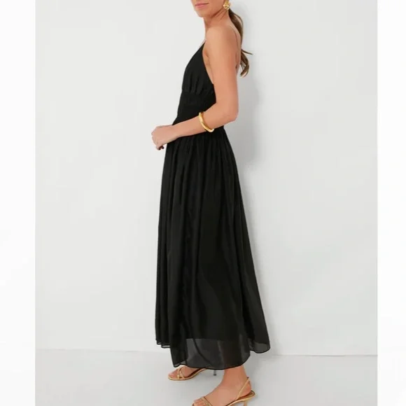 Black Sleeveless V-Neck Maxi Dress
MOON RIVER - Picture 3 of 9